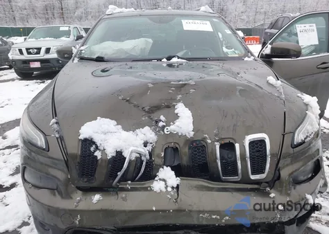 2015 Jeep Cherokee Latitude z USA, uszkodzony, nr VIN 1C4PJMCB6FW564399